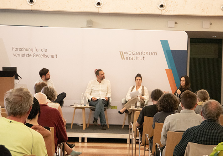 Personen auf dem Bild: Christian Strippel, Rainer Rehak, Milagros Miceli, Alexandra Keiner
